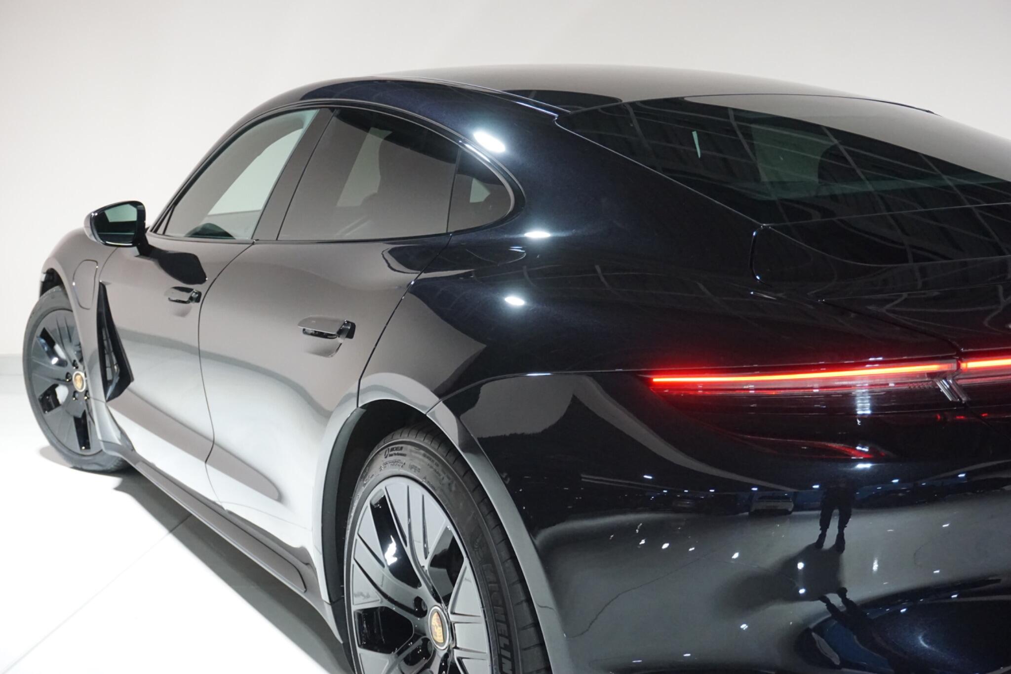 Porsche Taycan Performance Plus 93.4kWh Turbo Saloon 4dr Electric Auto 4WD (680 ps)